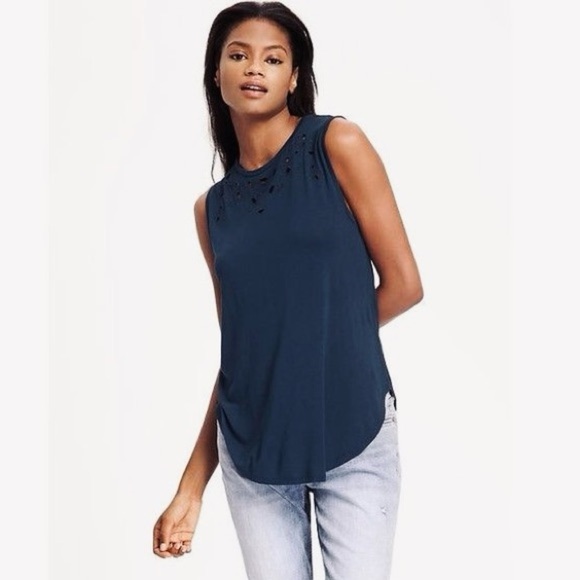 Old Navy | Relaxed Cut Out Sleeveless Top in Navy Size Medium - Picture 1 of 6